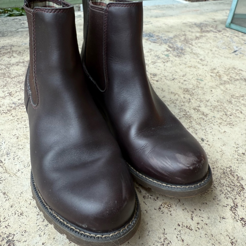 Ariat Waterproof Brown Leather Chelsea Boots. Women’s 9.5/EU 41